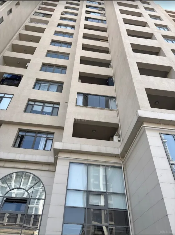 Satılır 3 otaqlı mənzil 172 m²