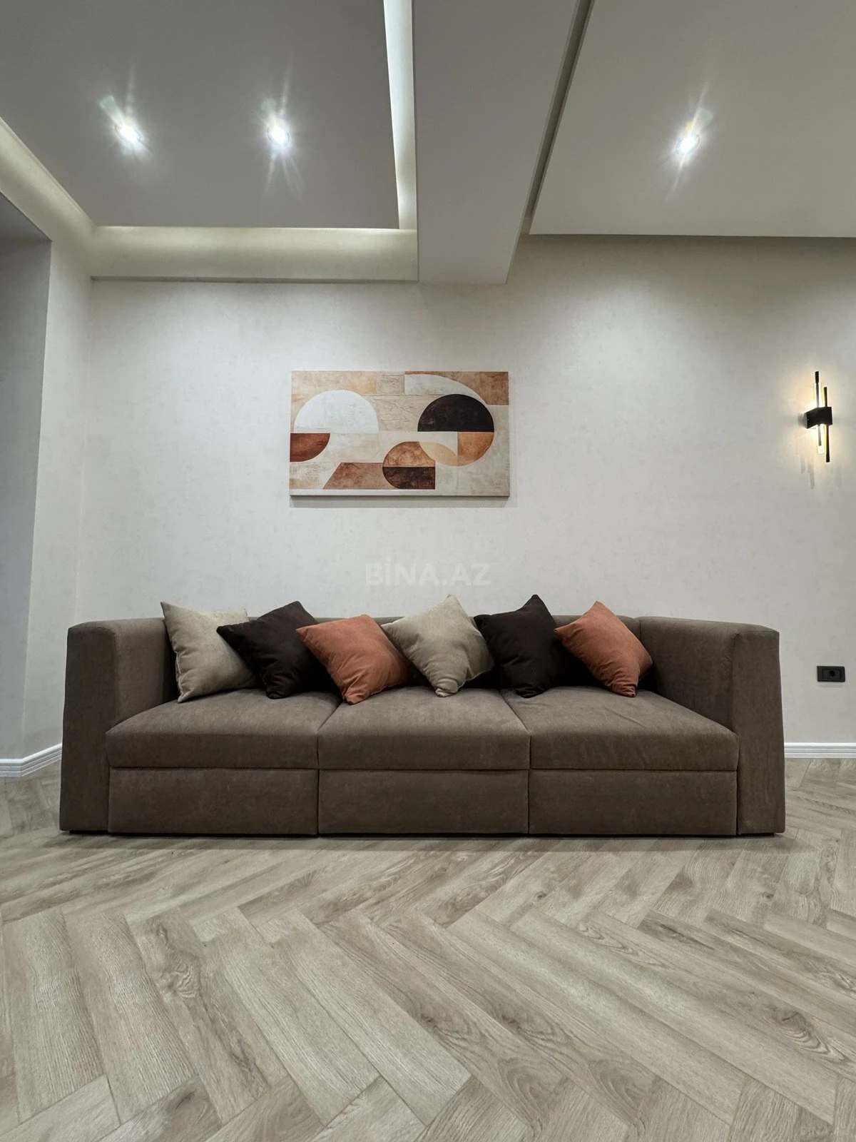 Kirayə verilir 2 otaqlı mənzil 75 m²