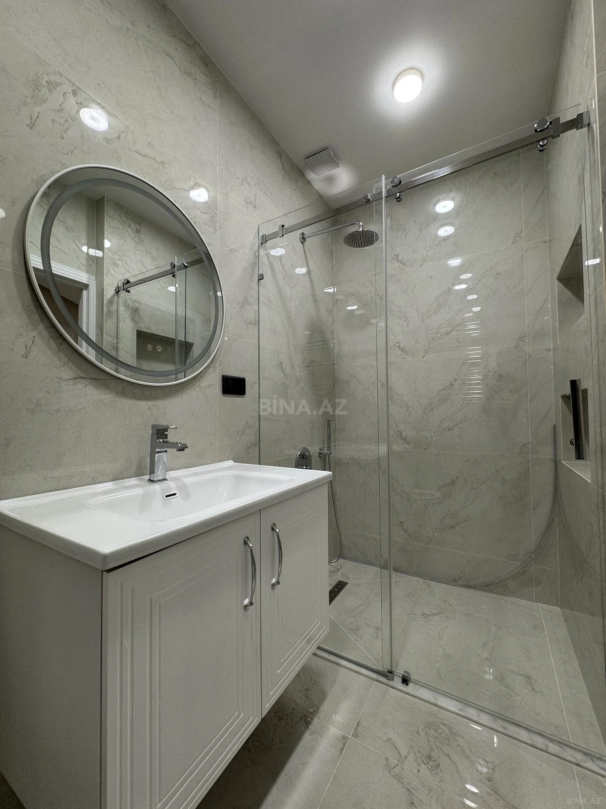 Kirayə verilir 2 otaqlı mənzil 75 m²