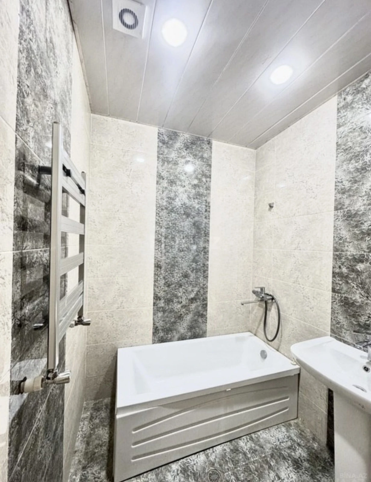 Satılır 2 otaqlı mənzil 85 m²