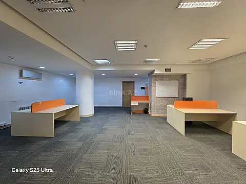 Kirayə verilir 3 otaqlı ofis 110 m²