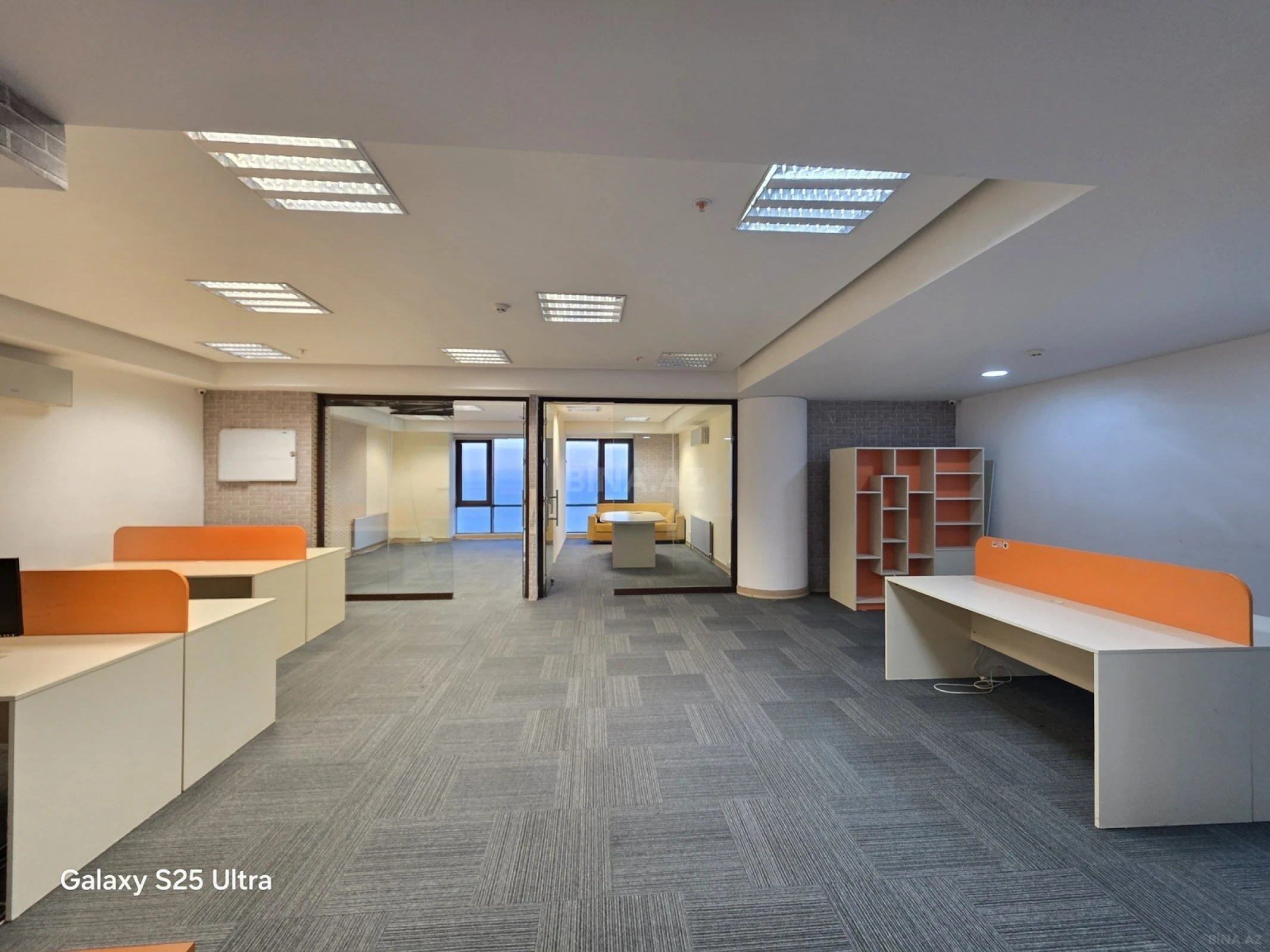 Kirayə verilir 3 otaqlı ofis 110 m²