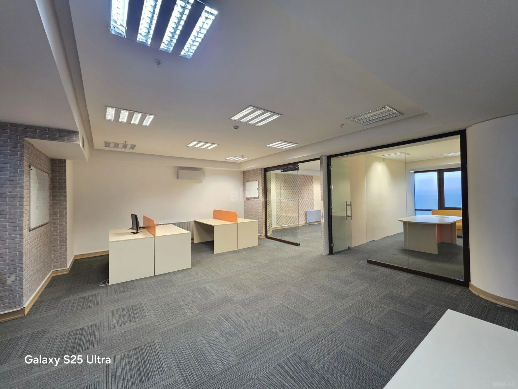 Kirayə verilir 3 otaqlı ofis 110 m²