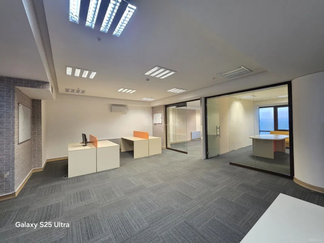 Kirayə verilir 3 otaqlı ofis 110 m²