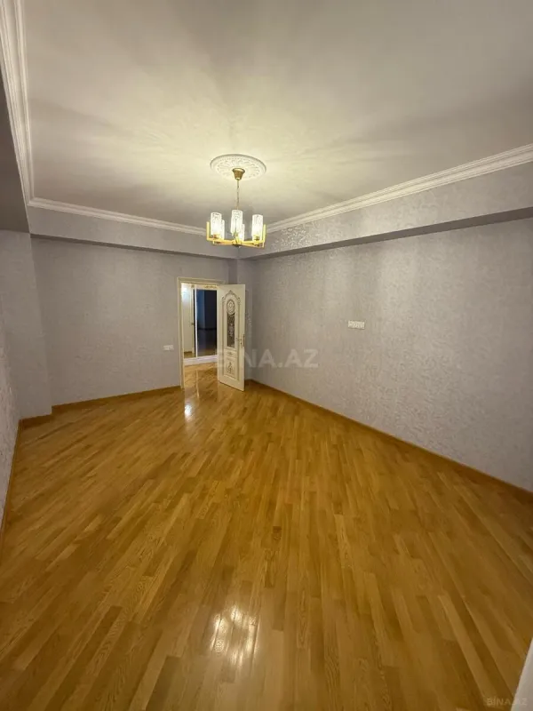 Satılır 3 otaqlı mənzil 137 m²