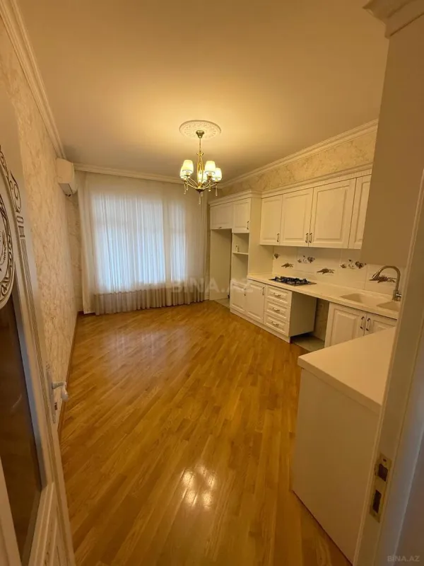 Satılır 3 otaqlı mənzil 137 m²