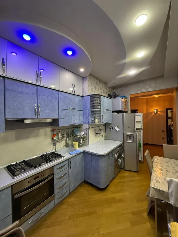 Satılır 3 otaqlı mənzil 130 m²