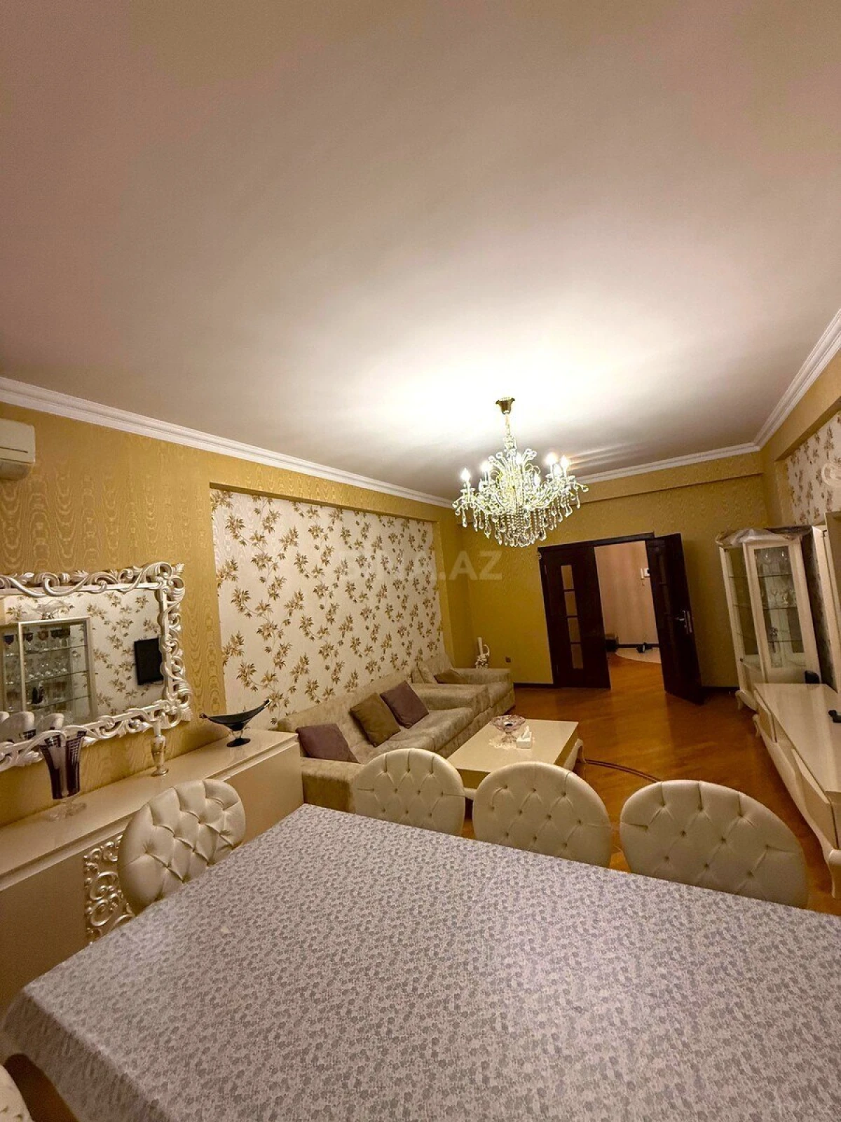 Satılır 3 otaqlı mənzil 130 m²