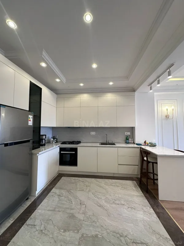 Kirayə verilir 2 otaqlı mənzil 85 m²