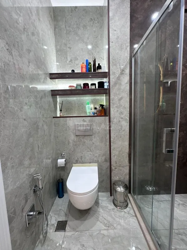 Kirayə verilir 2 otaqlı mənzil 85 m²