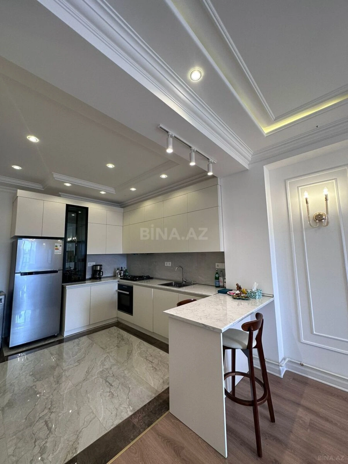 Kirayə verilir 2 otaqlı mənzil 85 m²