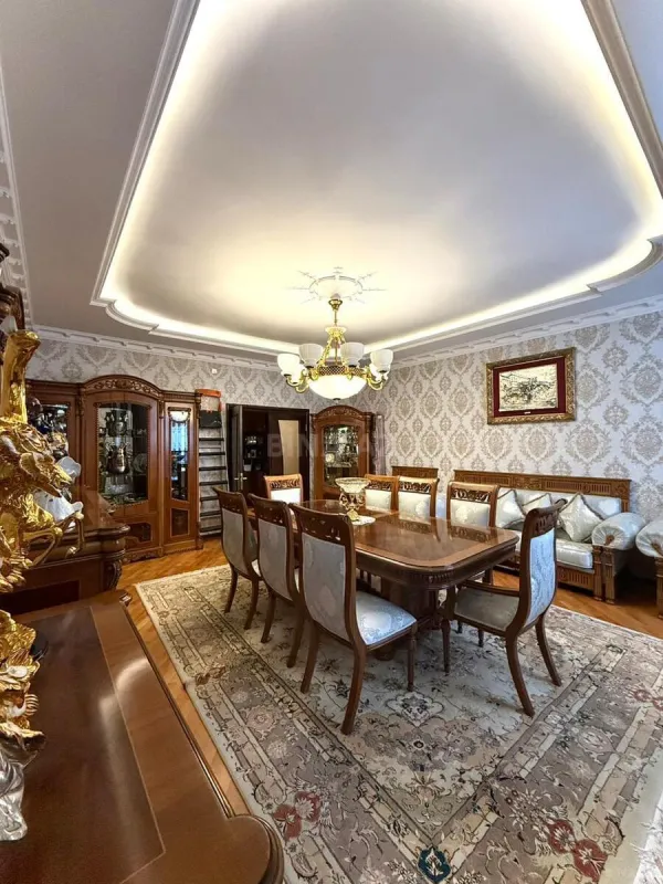Satılır 3 otaqlı mənzil 145 m²