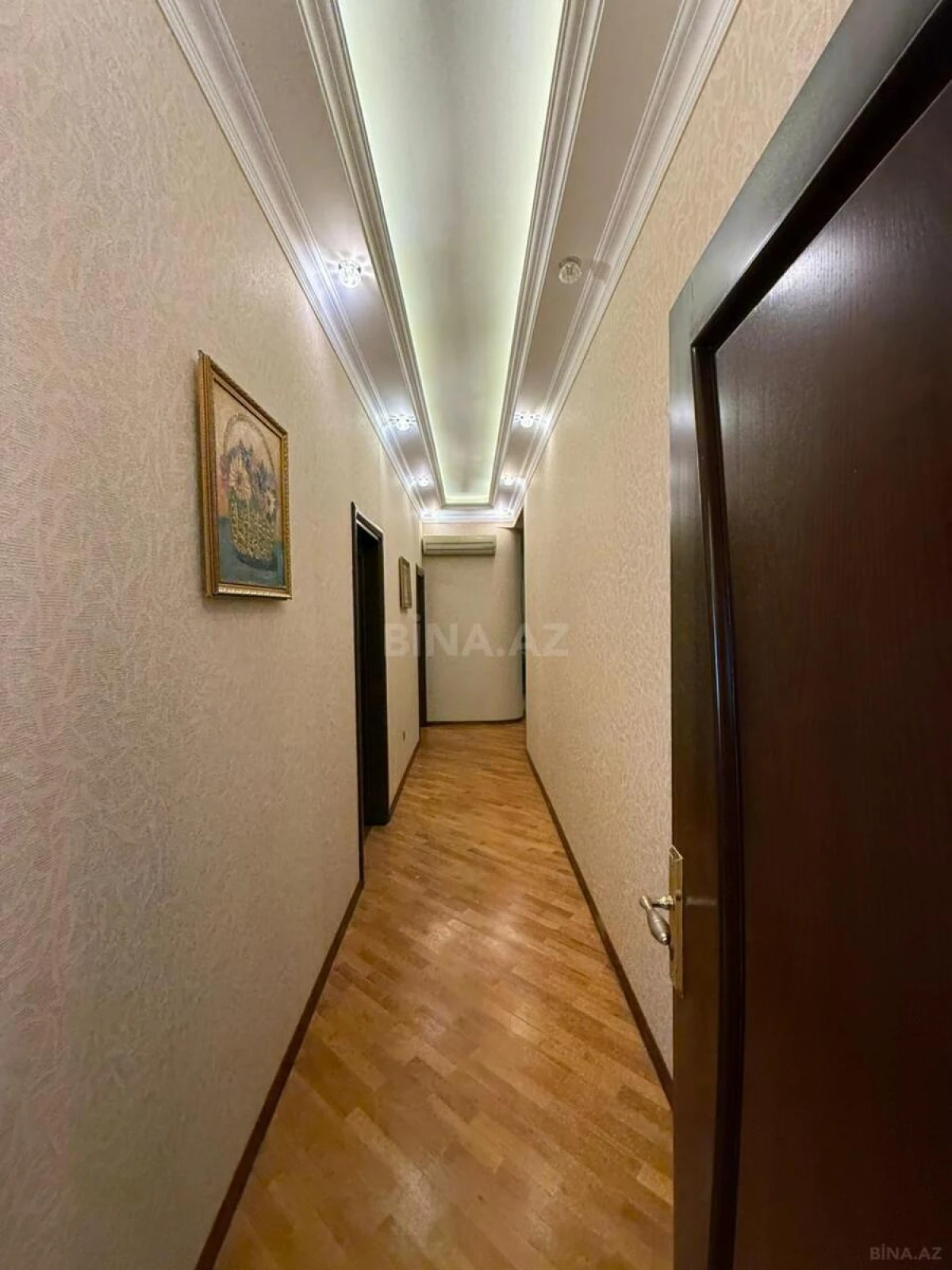 Satılır 3 otaqlı mənzil 145 m²