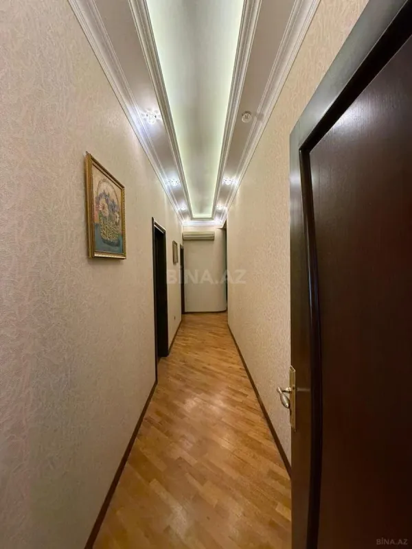 Satılır 3 otaqlı mənzil 145 m²