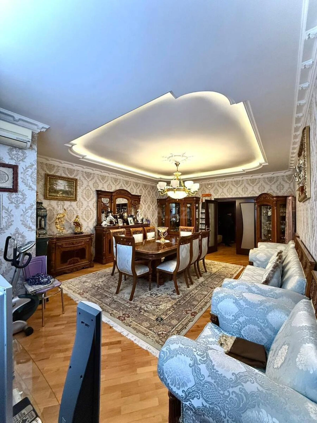 Satılır 3 otaqlı mənzil 145 m²