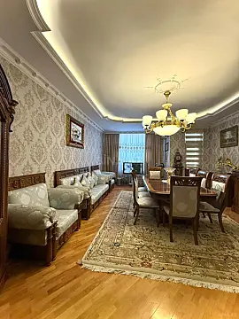 Satılır 3 otaqlı mənzil 145 m²