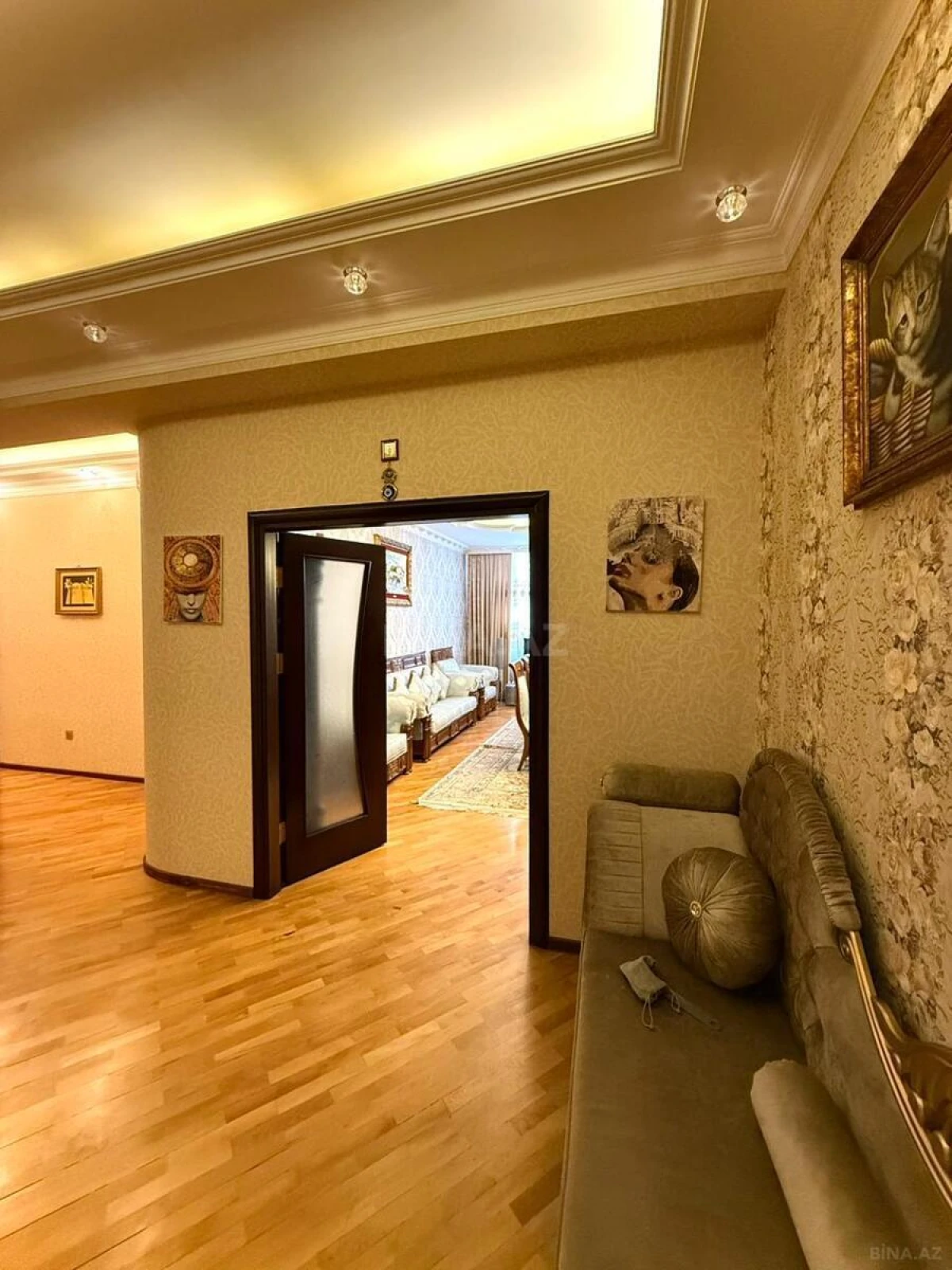 Satılır 3 otaqlı mənzil 145 m²