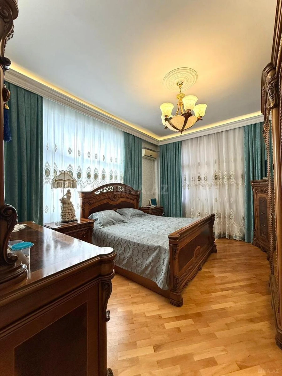 Satılır 3 otaqlı mənzil 145 m²