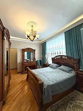 Satılır 3 otaqlı mənzil 145 m²