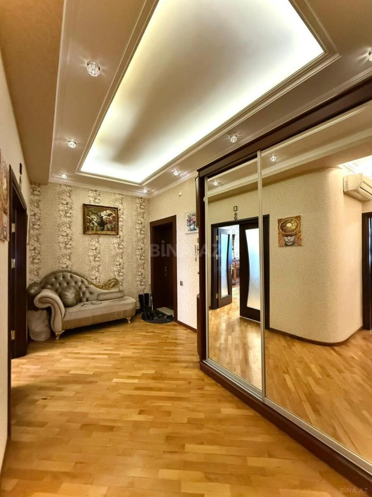 Satılır 3 otaqlı mənzil 145 m²