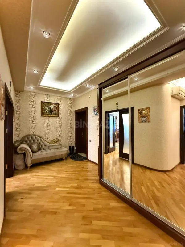 Satılır 3 otaqlı mənzil 145 m²