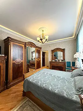 Satılır 3 otaqlı mənzil 145 m²
