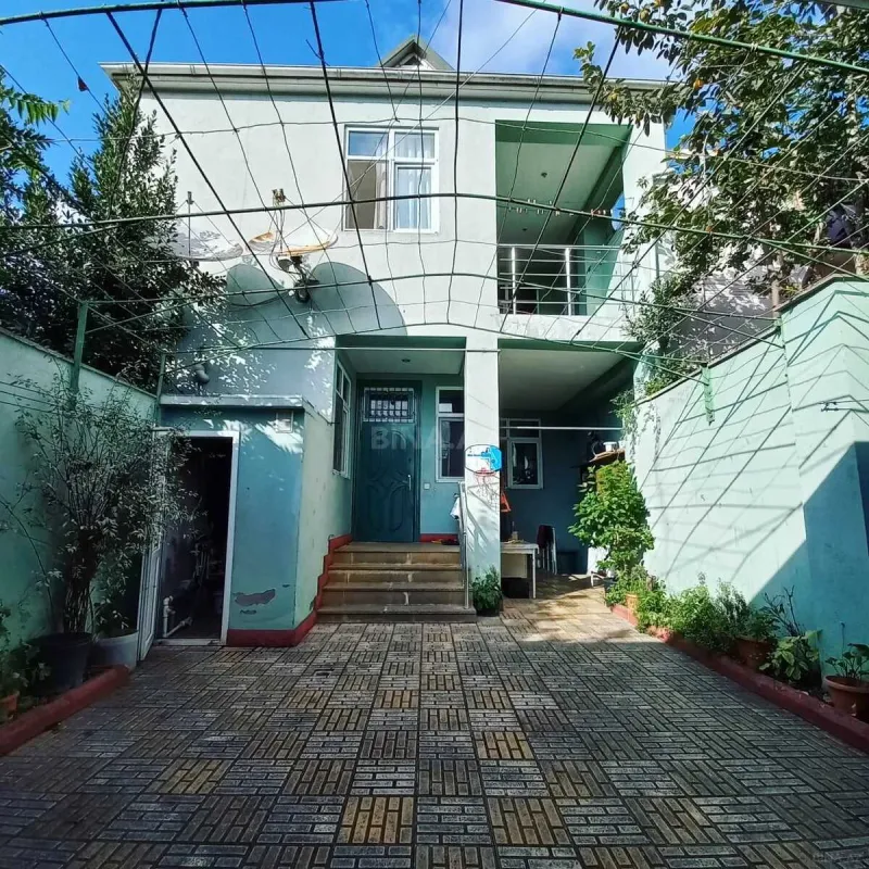 Satılır 6 otaqlı həyət evi 280 m²