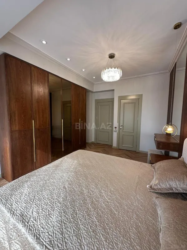 Kirayə verilir 3 otaqlı mənzil 130 m²