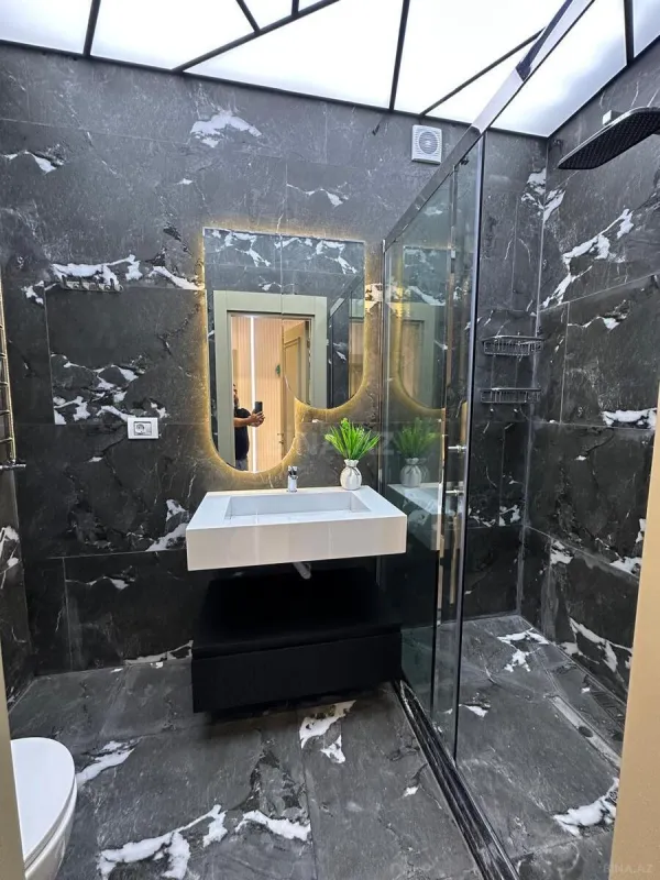 Kirayə verilir 3 otaqlı mənzil 130 m²