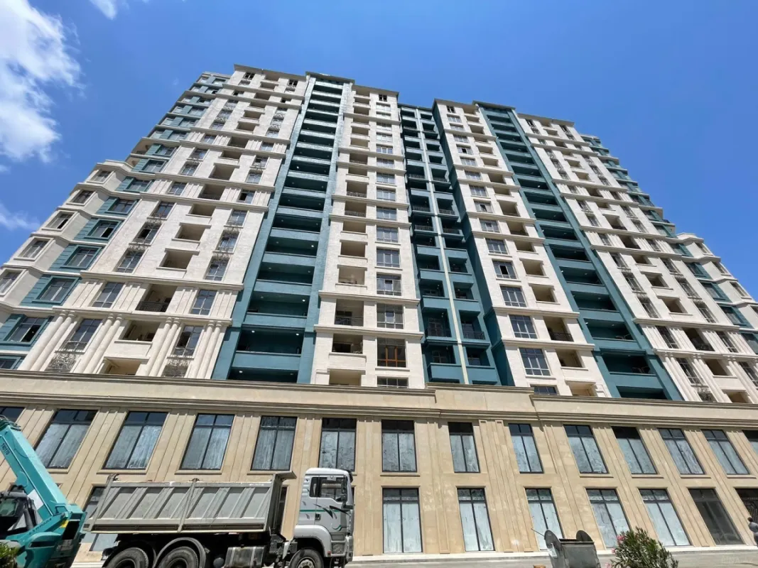 Satılır 4 otaqlı mənzil 166 m²