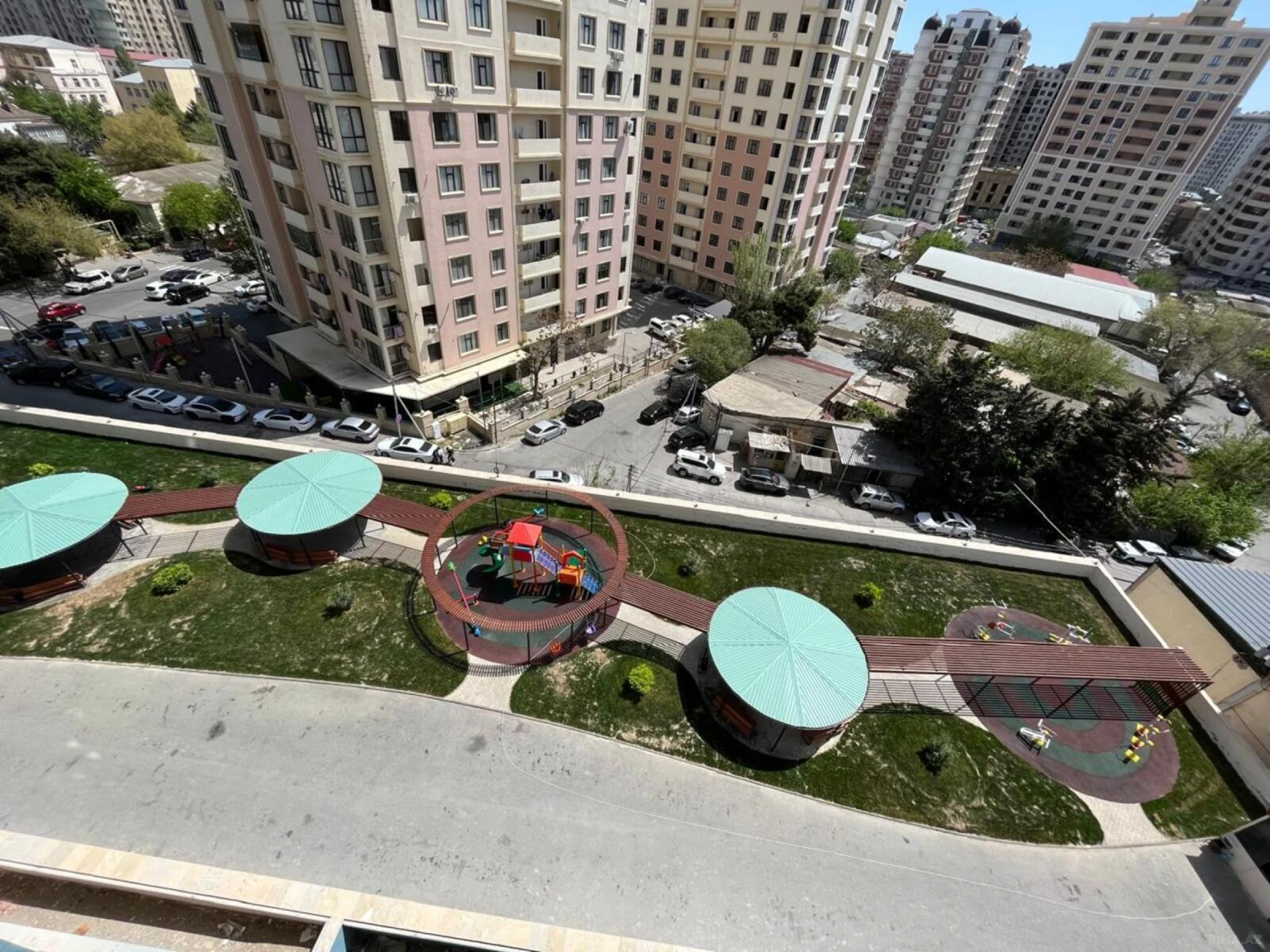 Satılır 4 otaqlı mənzil 166 m²