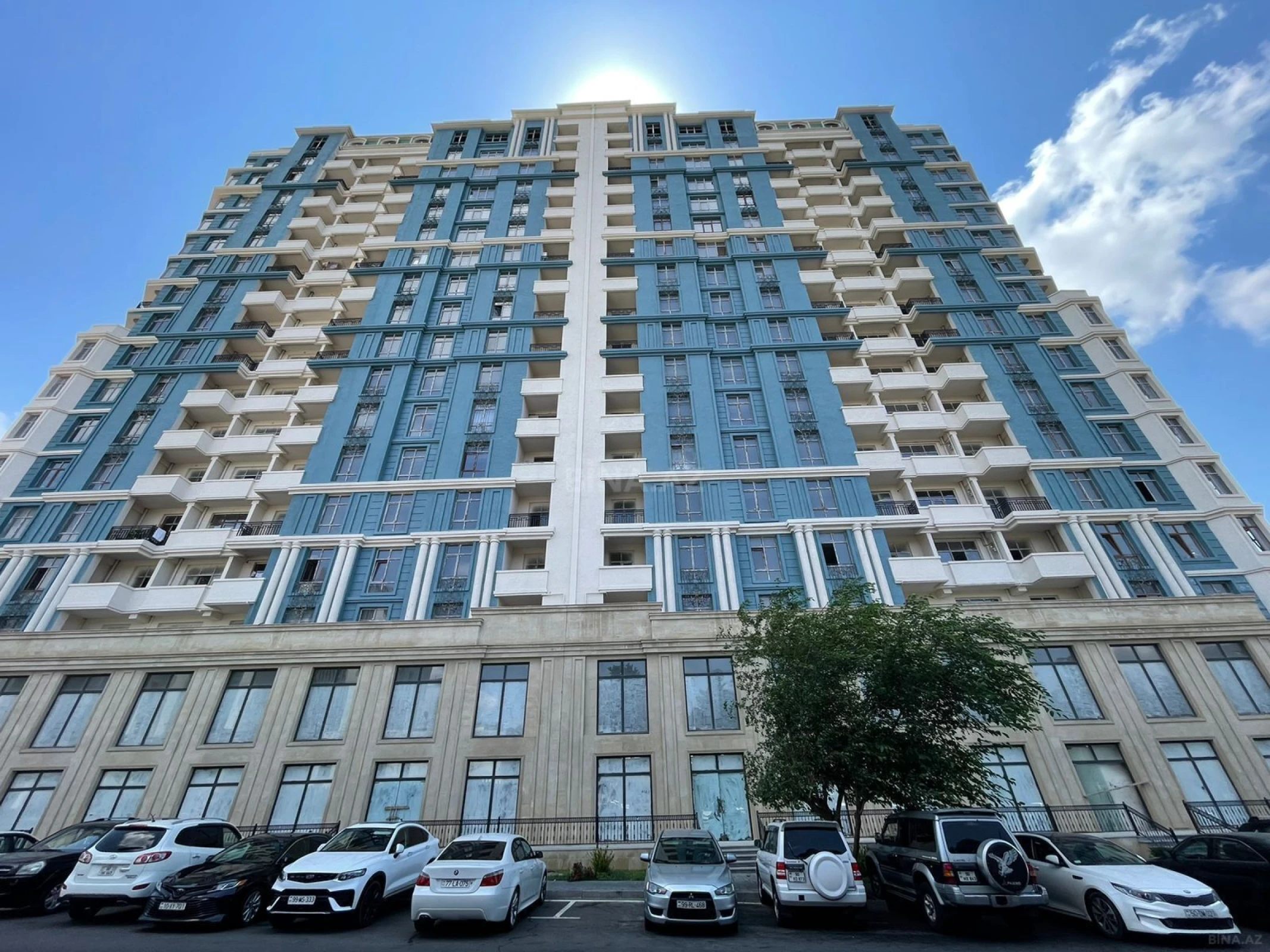 Satılır 4 otaqlı mənzil 166 m²