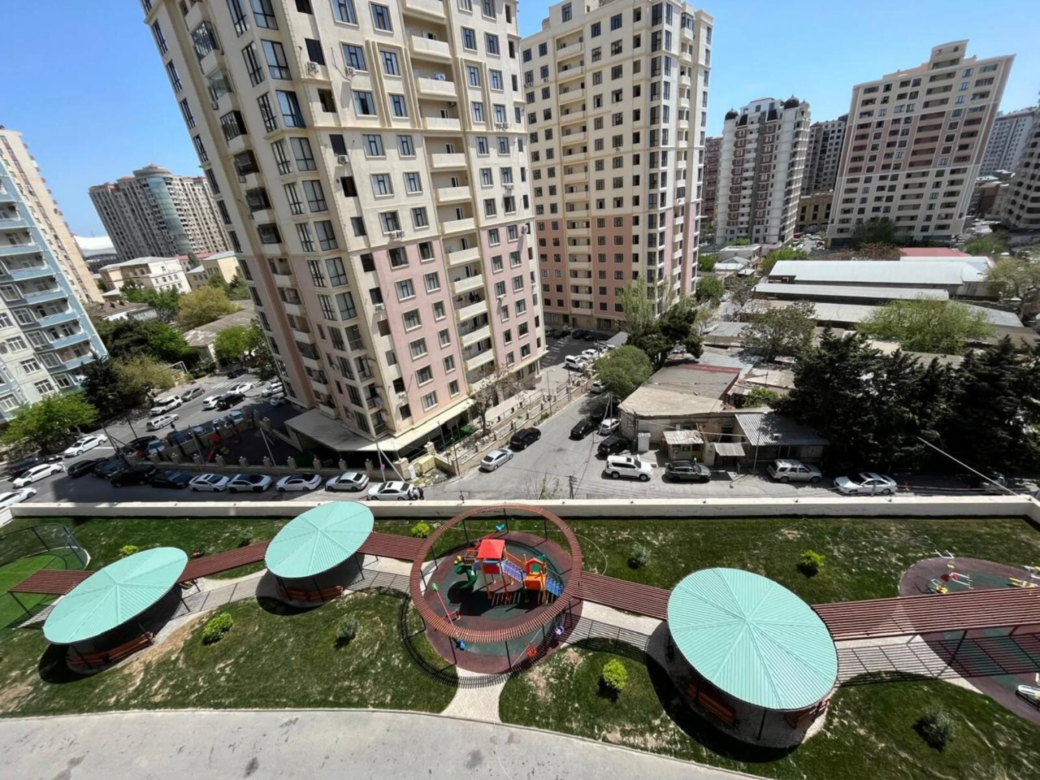 Satılır 4 otaqlı mənzil 166 m²