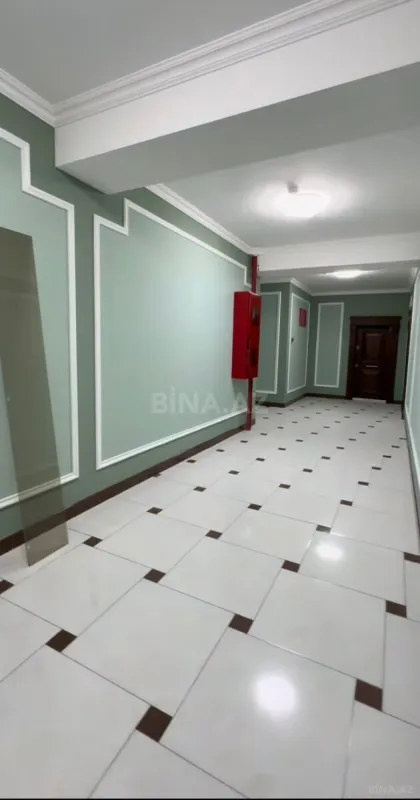 Satılır 4 otaqlı mənzil 166 m²