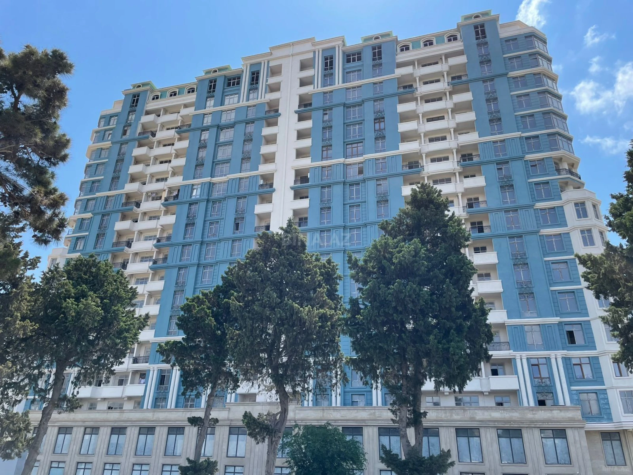 Satılır 4 otaqlı mənzil 166 m²