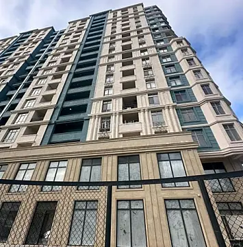 Satılır 4 otaqlı mənzil 166 m²