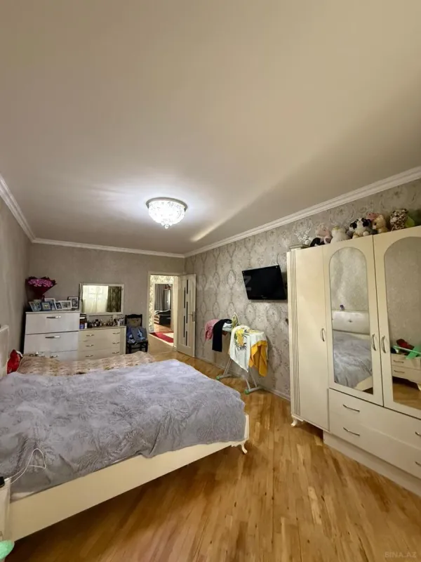 Satılır 3 otaqlı mənzil 135 m²
