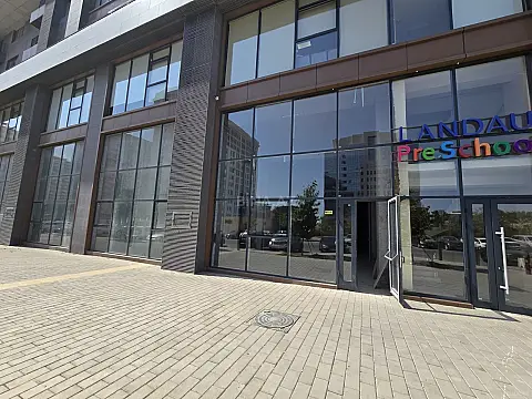 Satılır obyekt 208 m²