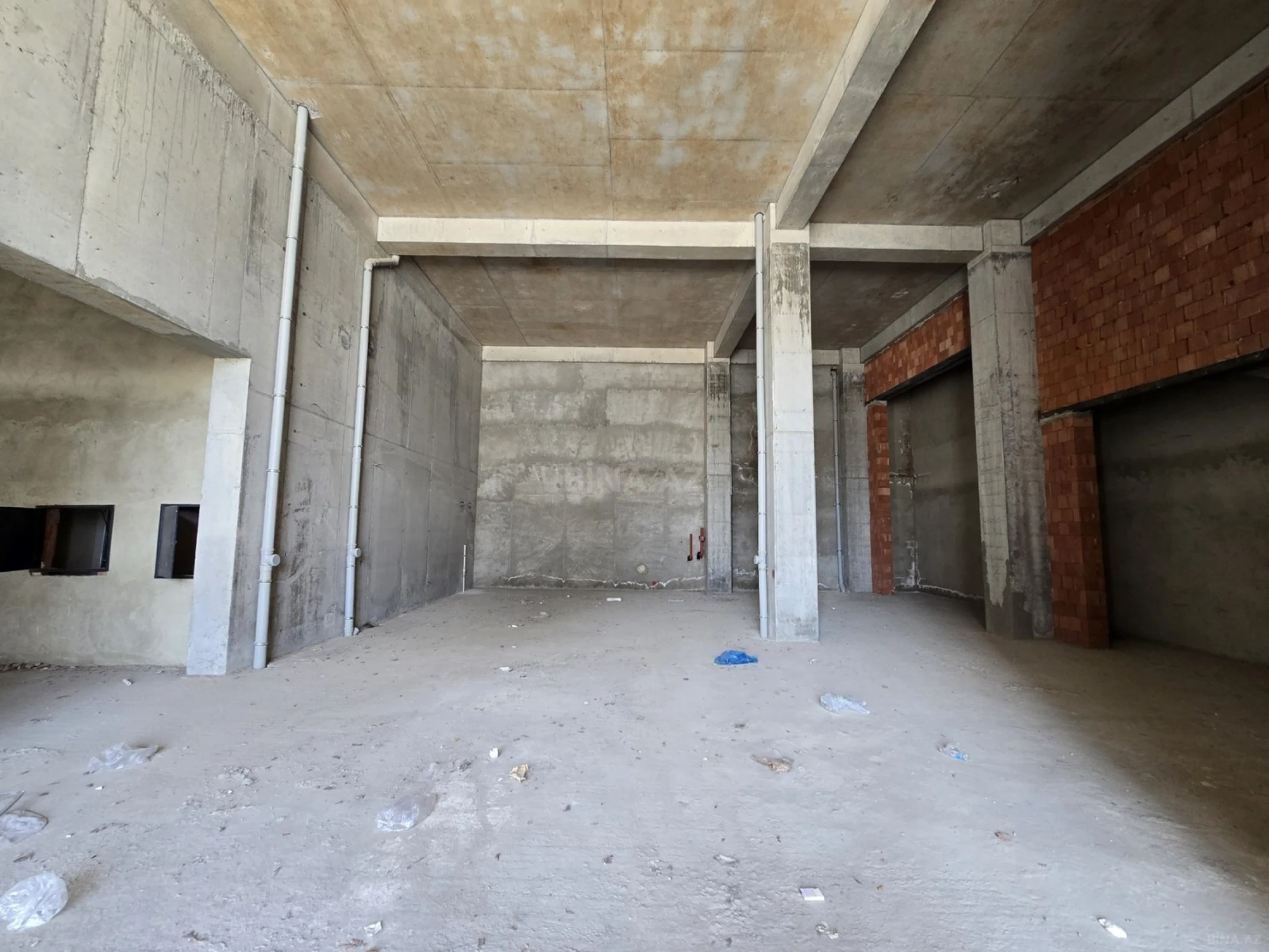 Satılır obyekt 208 m²