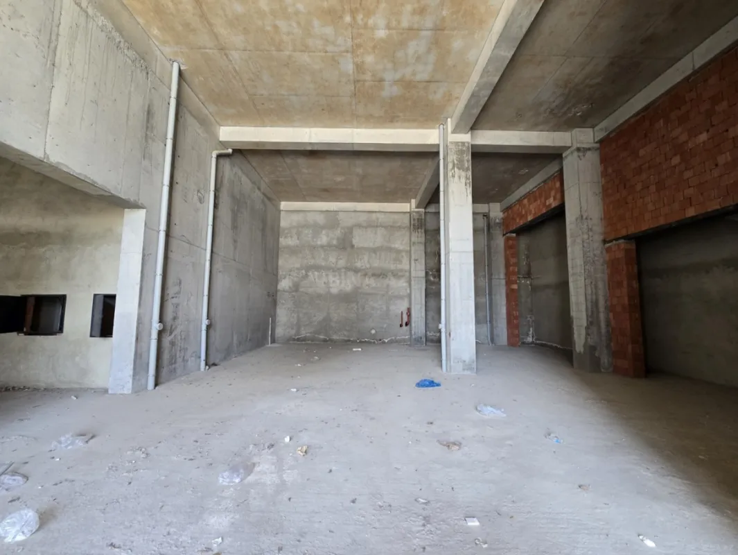 Satılır obyekt 208 m²