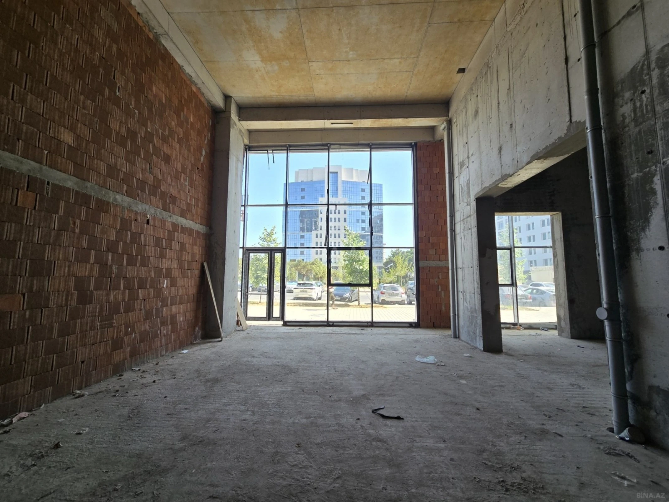 Satılır obyekt 208 m²