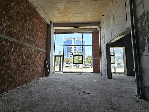 Satılır obyekt 208 m²
