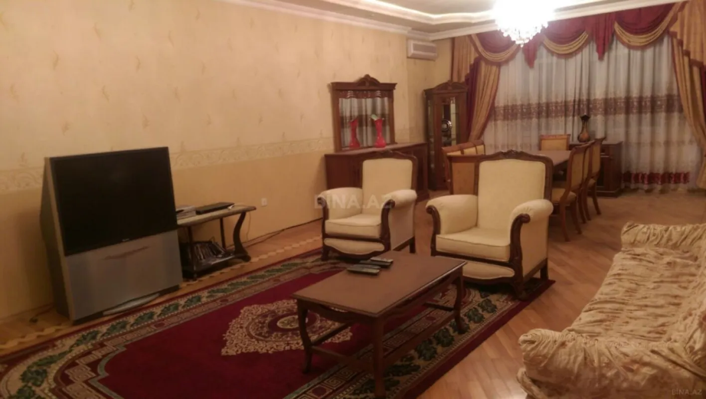 Kirayə verilir 4 otaqlı mənzil 180 m²