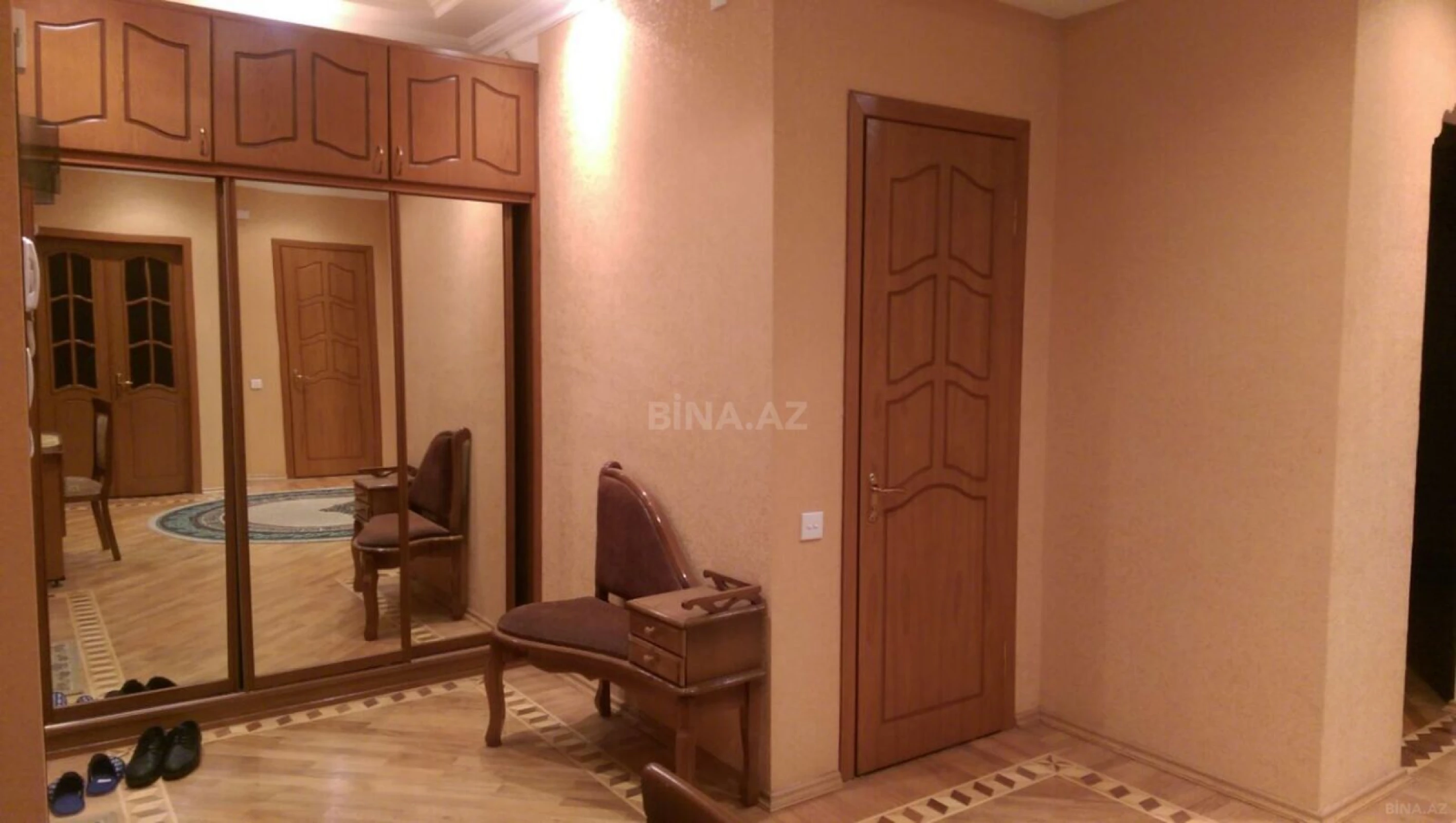 Kirayə verilir 4 otaqlı mənzil 180 m²
