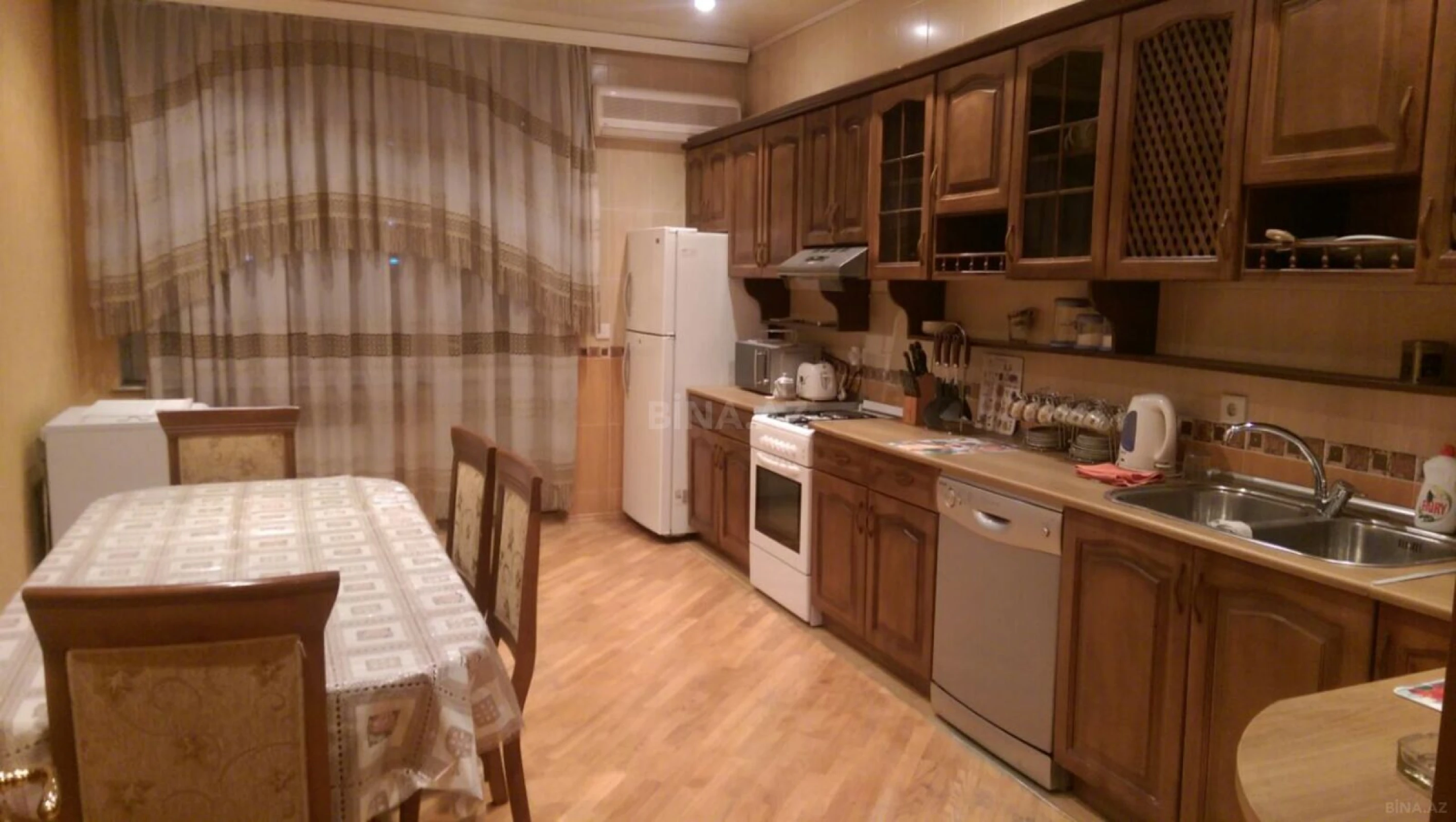 Kirayə verilir 4 otaqlı mənzil 180 m²