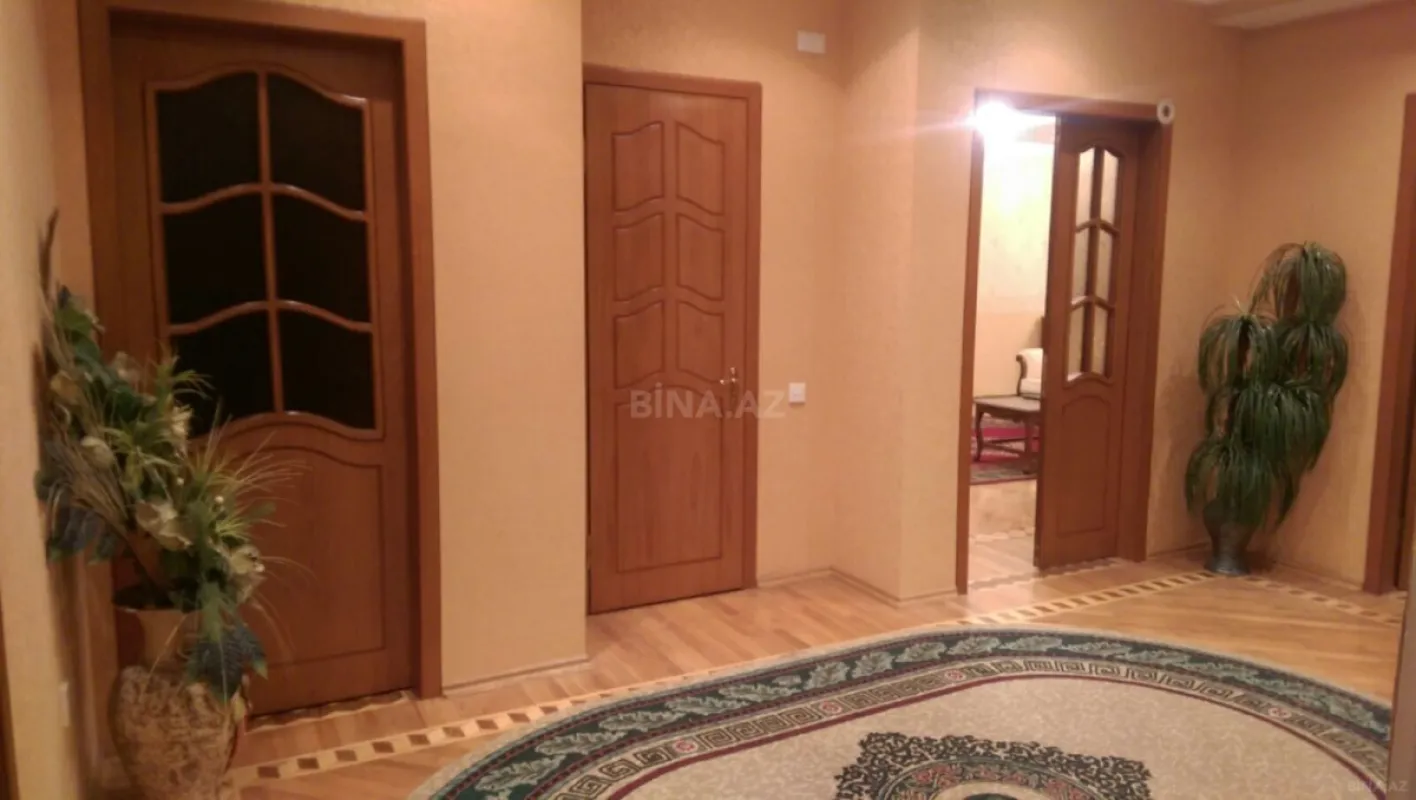 Kirayə verilir 4 otaqlı mənzil 180 m²