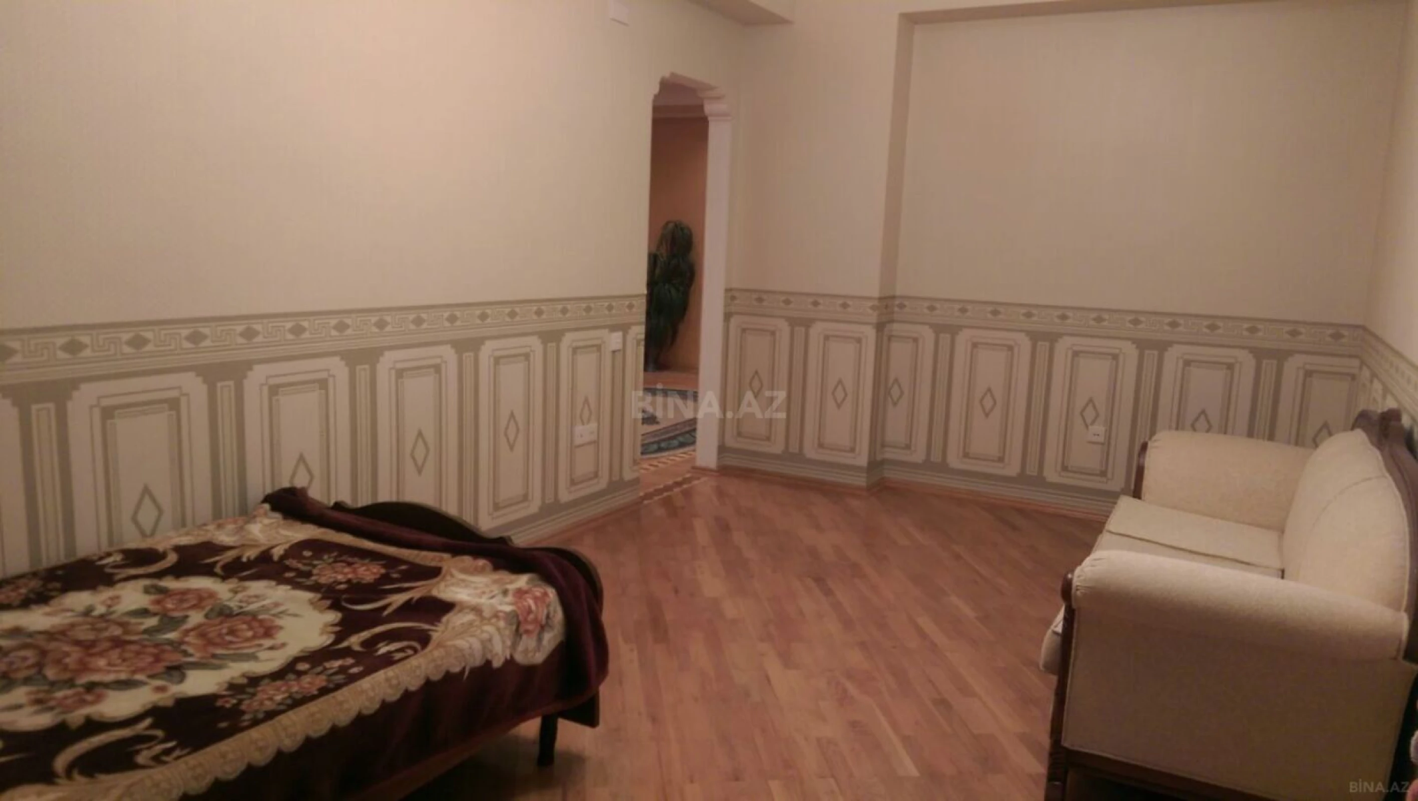 Kirayə verilir 4 otaqlı mənzil 180 m²