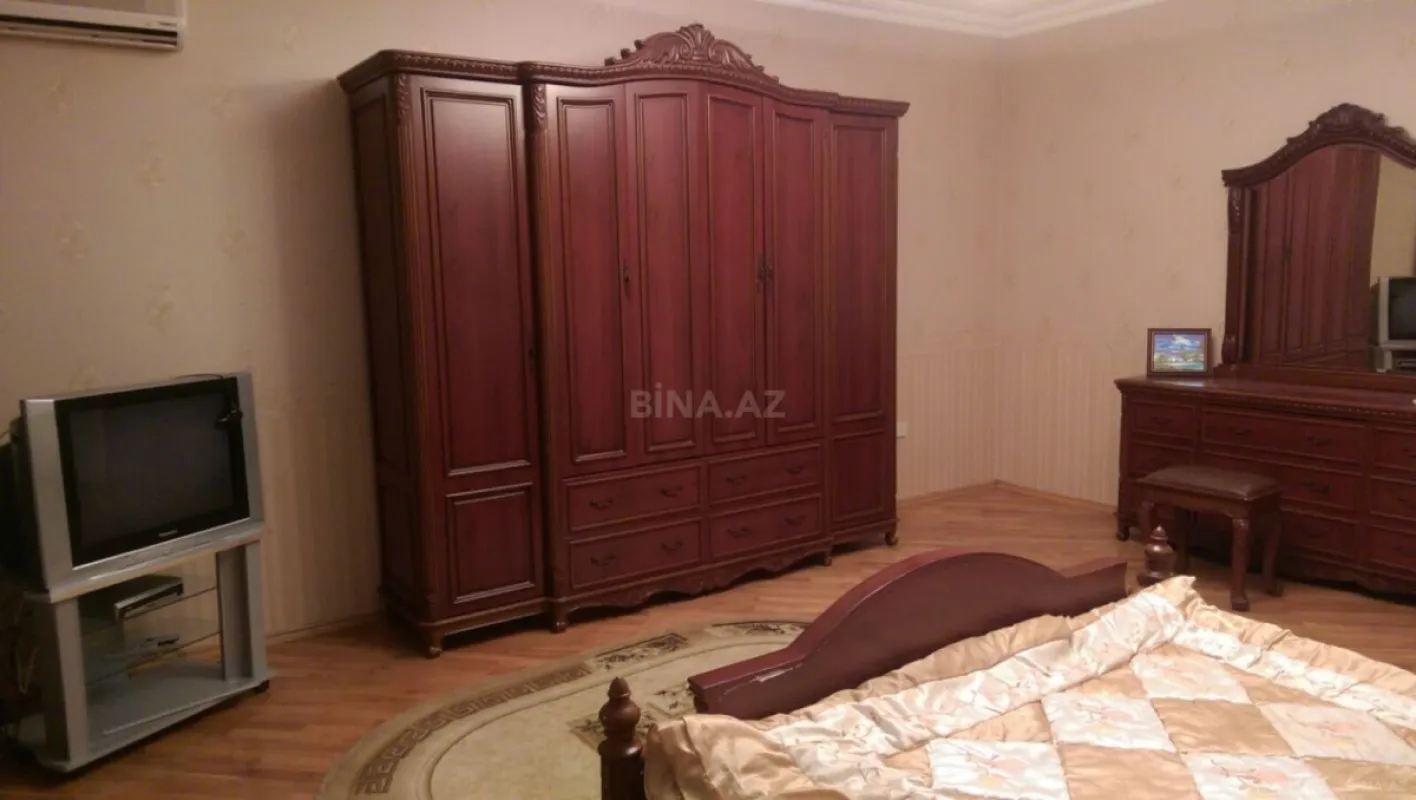 Kirayə verilir 4 otaqlı mənzil 180 m²