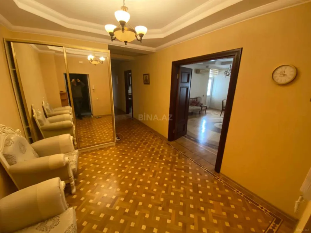Satılır 3 otaqlı mənzil 130 m²