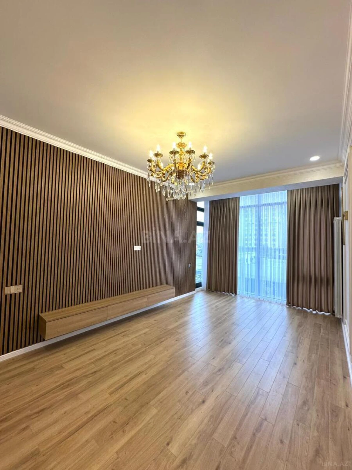 Satılır 3 otaqlı mənzil 105 m²